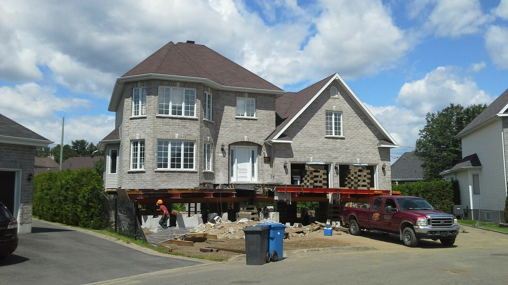 Soulèvement d'une maison